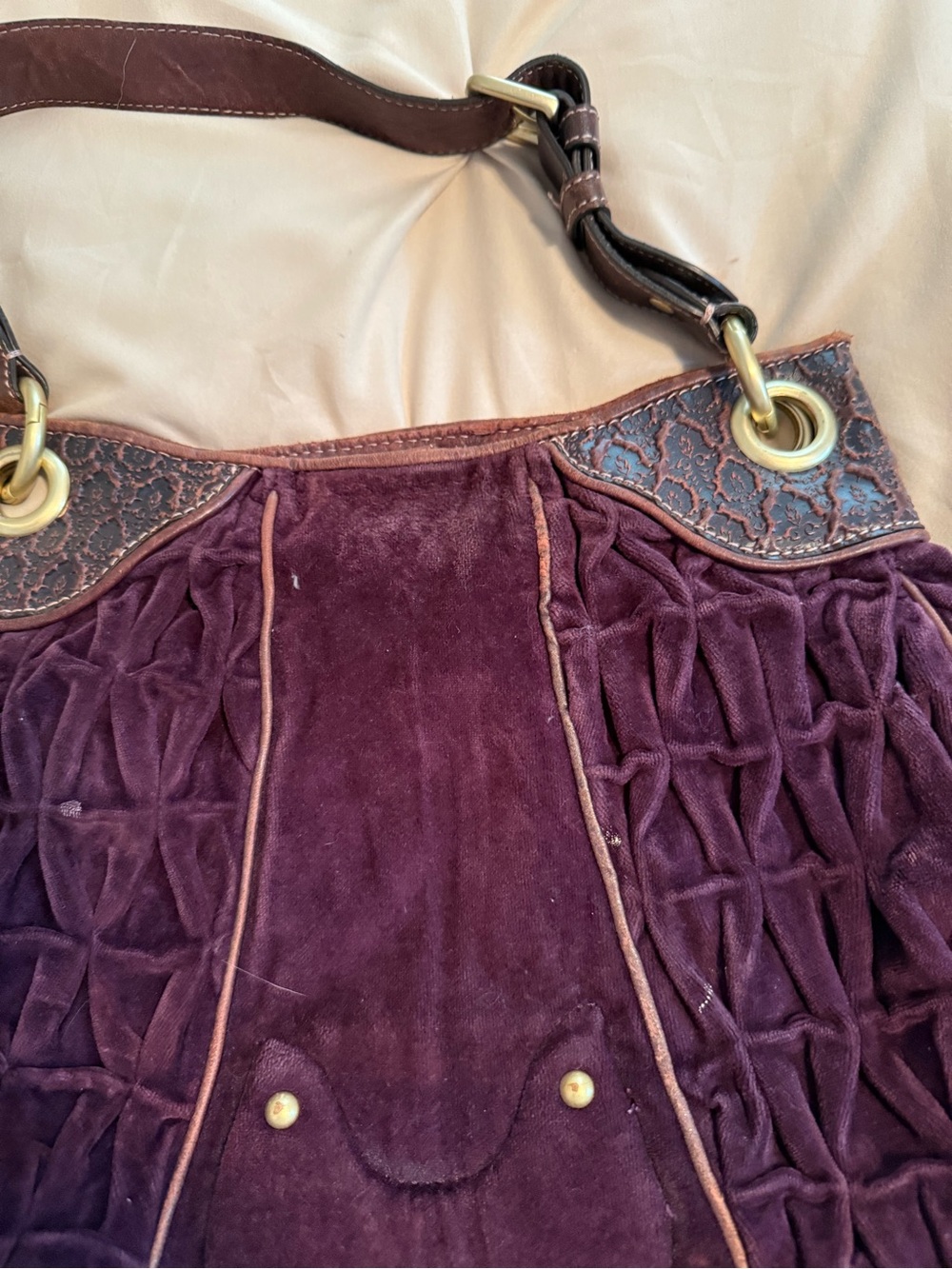 Juicy Couture Plum Velvet Shoulder Bag with Gold Emblem. Rare, vintage, bag. - Picture 2 of 3